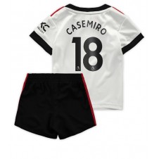 Manchester United Casemiro #18 Bortaställ Barn 2022-23 Korta ärmar (+ Korta byxor)